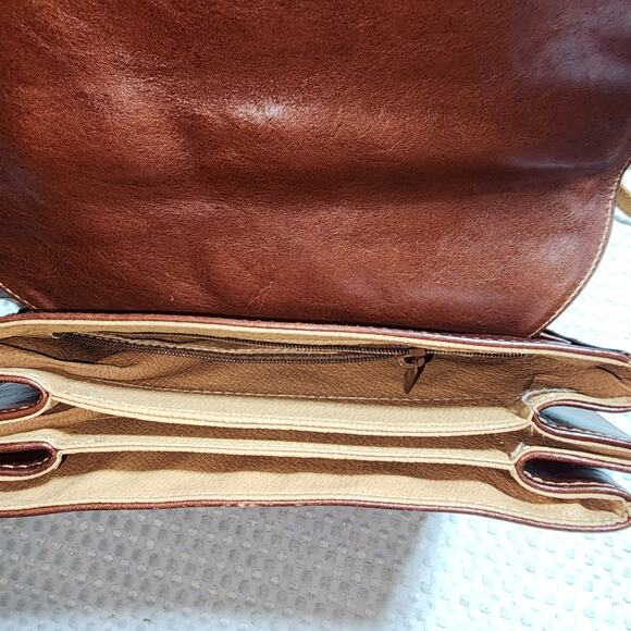 TEXIER BURGANDY LEATHER MESSENGER STYLE CROSSBODY BAG - Picture 9 of 10